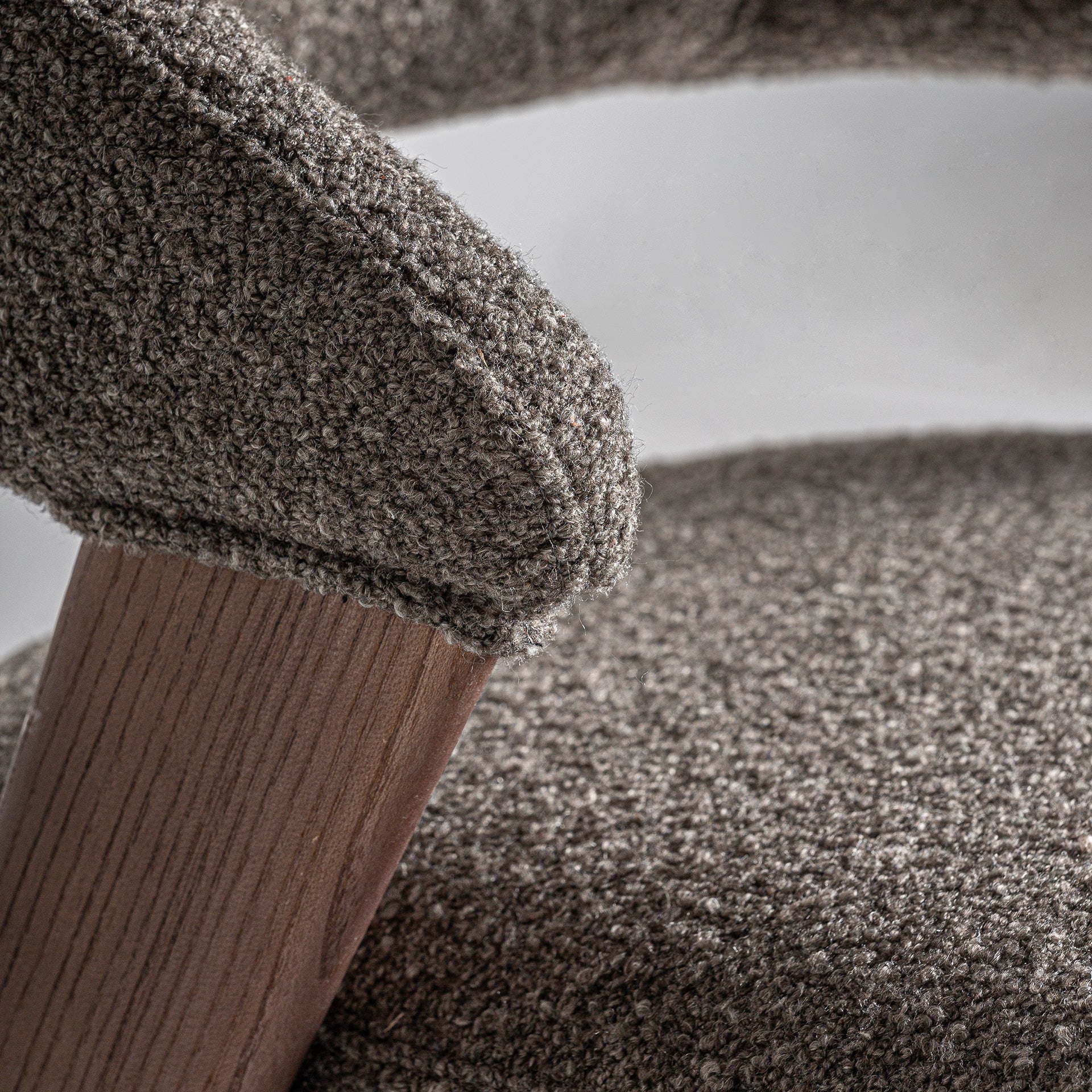 VENEY CHAIR
